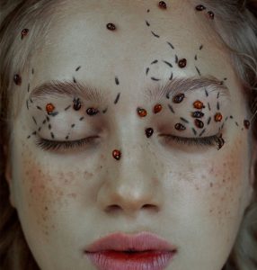 v